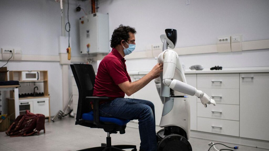 With this financing, the Italian Institute of Technology risks losing up to 200 researchers, 15% of its scientific staff and slowing down strategic projects in robotics and artificial intelligence, we cannot afford it