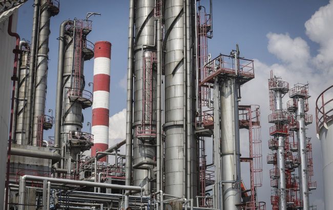 Serbia prepares legal path to nationalize Russian refinery hit by US sanctions