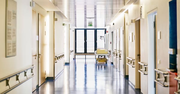 Man loses vision in right eye due to delays during 2021 nurses' strike