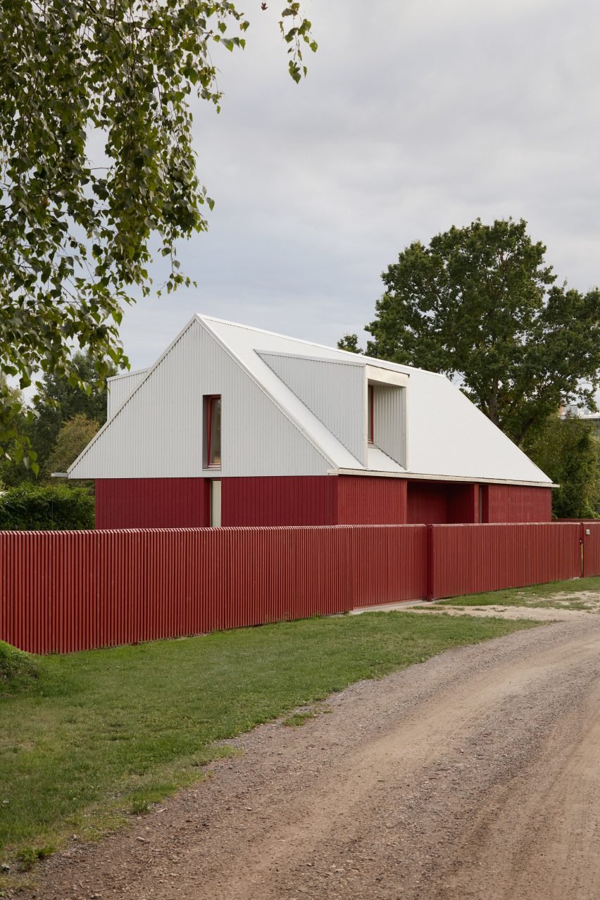 House Comet by Gaiss