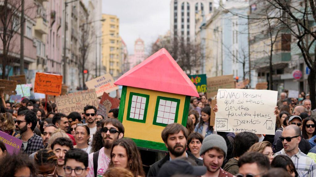Greece acts on housing crunch as shortages pile pressure on government • The Greek government has just announced the use of two solutions to tackle the housing crisis in Greece, but some say those might not be enough to fix one of the worst housing crisis in Europe.