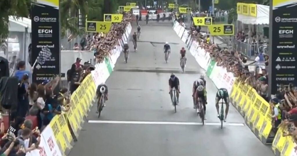 Jonathan Milan wins Tour de France Singapore Criterium ahead of Girmay and Philipsen CyclingUpToDate.com