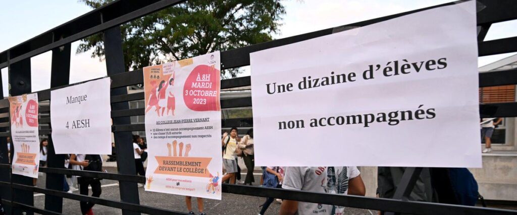 “The school needs AESH”: the agents think they read “DAESCH” and ask for the banners in front of the school to be removed