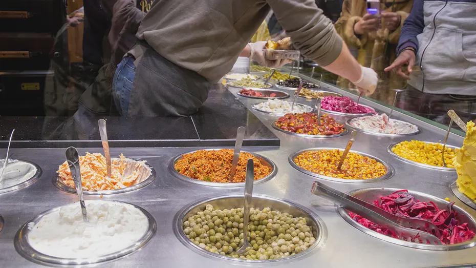 A family of four, who came to Türkiye on holiday from Germany, fell ill after eating mussels and baked potatoes in Ortaköy. (AA) • 2 children lost their lives. • The father was intubated. • The mother's treatment continues in intensive care.