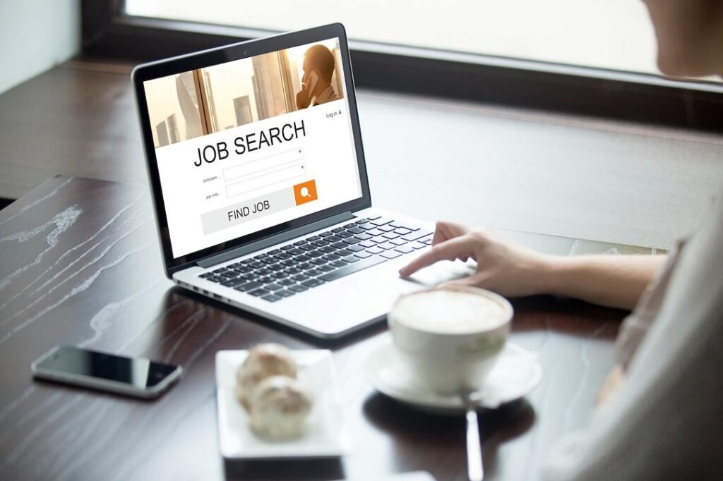eJobs reports steep decline in Romanians seeking work abroad