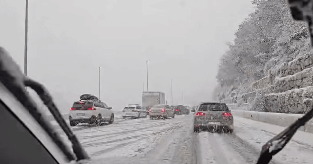 Chaos near Split due to snow, a video is spreading: 'Annual meeting of summer tire lovers...'