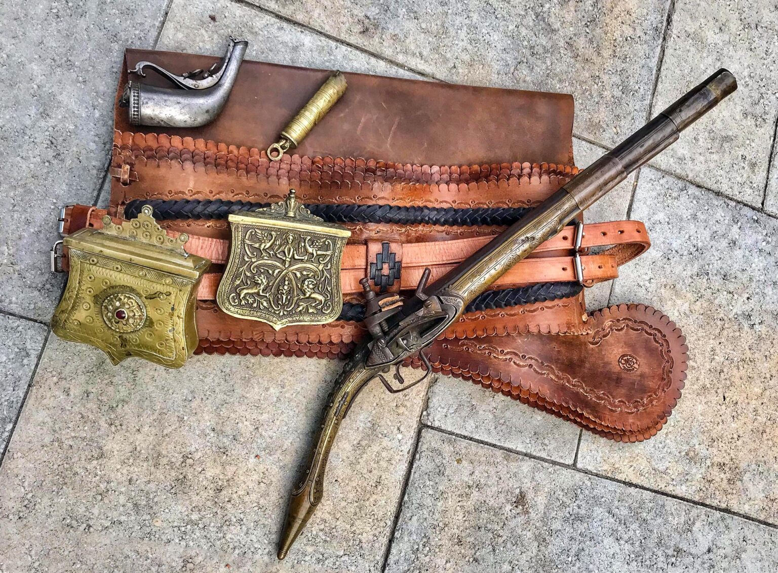 Complete Loadout of an Albanian ‘Rat-Tail’ Miquelet Pistol from the Ottoman Era [3476x2562]