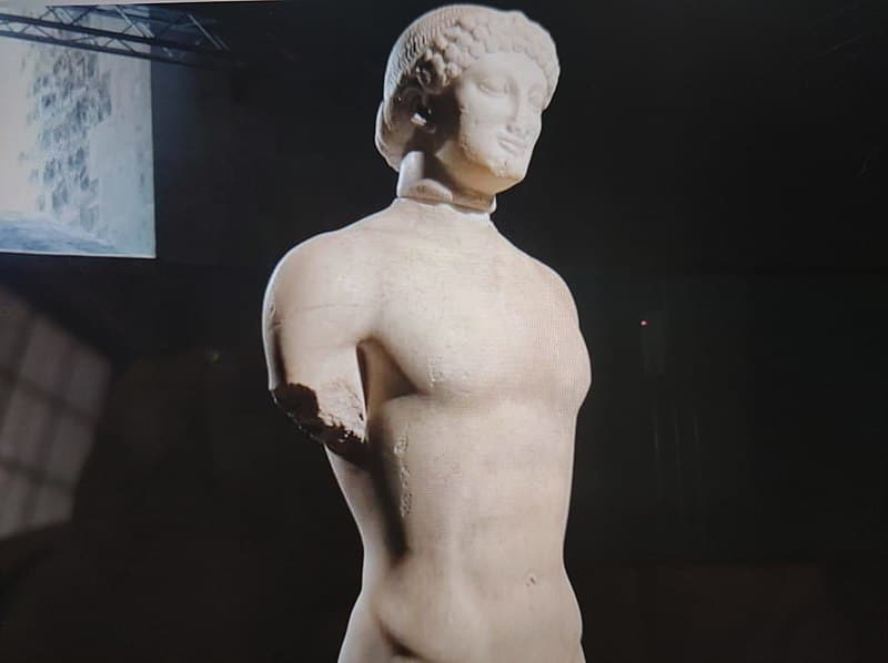 ancient Greek statue