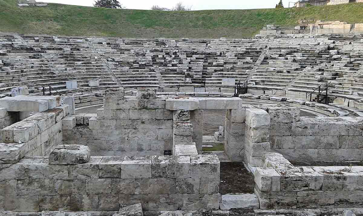 larissa theater