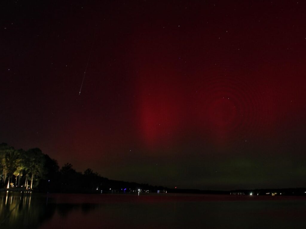 I caught the Aurora Borealis is Middle Ga over the week. Even caught a meteor in my first photo of the night.