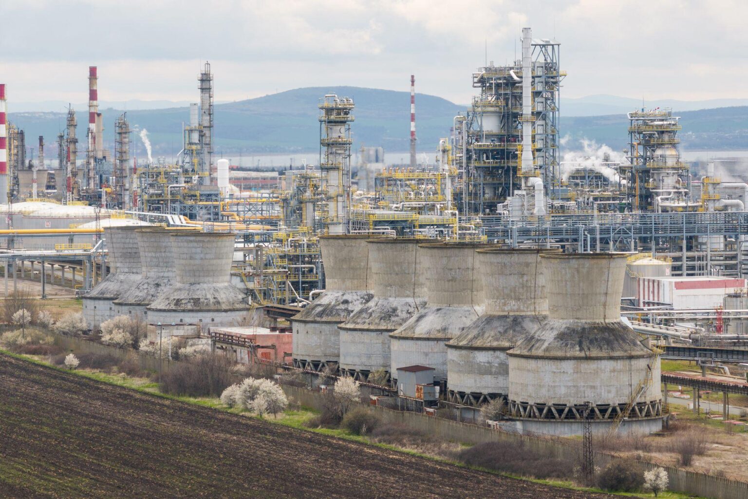 Bulgaria moves to seize, sell Russian energy giant's refinery amid sanctions pressure