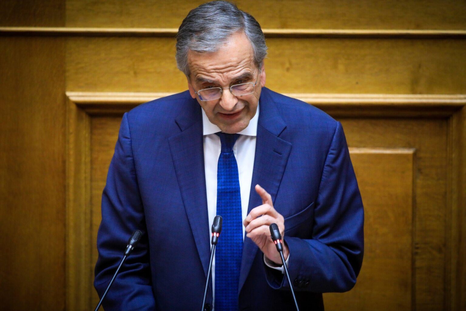 Antonis Samaras stirs up the waters with the party announcement