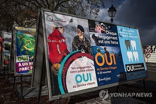 Posters supporting Swiss 'mandatory civil service' initiative AFP = Yonhap News Agency Photo]