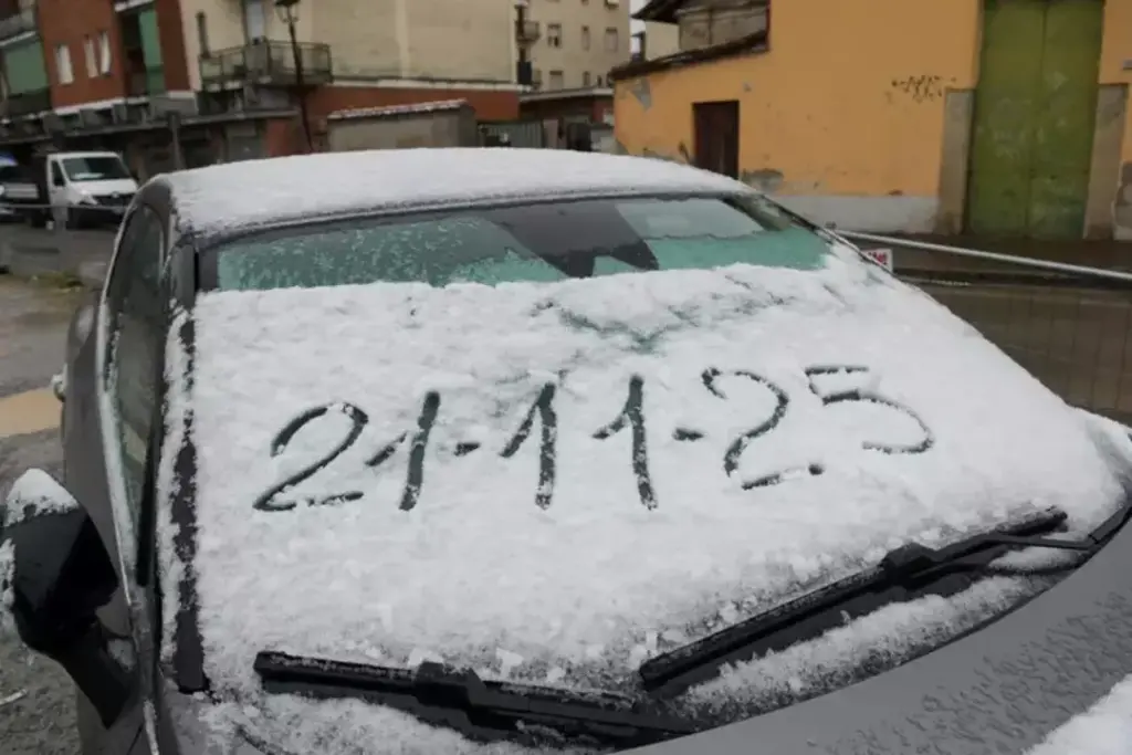 First snow hits Italy Milan sees first snowflakes, heavy snow in northern mountains