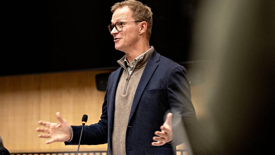 Huge bomb in Middelfart: Changing parties and tipping the balance [Ulla Sørensen skifter parti fra S til V]