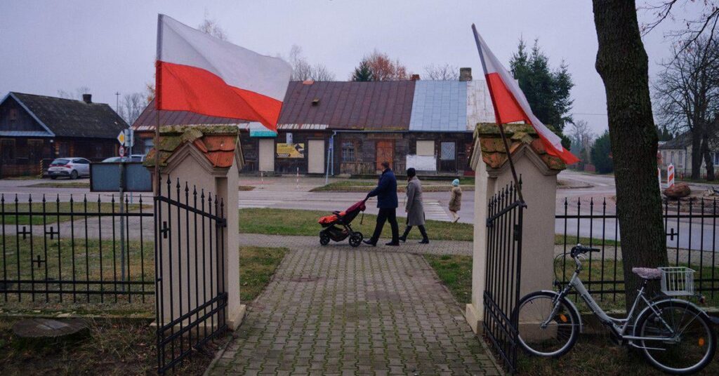 It is in such places that Grzegorz Braun builds strength. "Works silently"