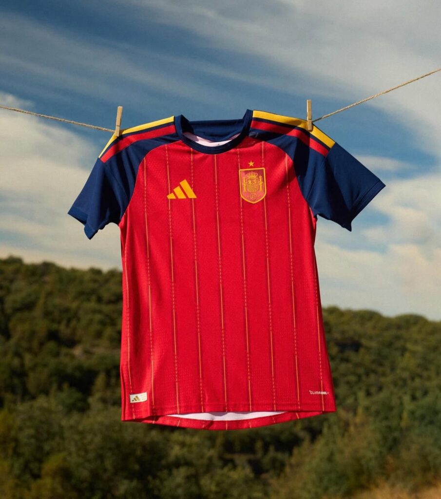 This is what the team's new shirt looks like: