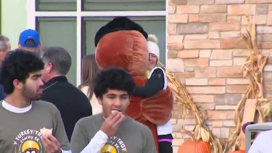 Thousands run in Turkey Trot as part of Thanksgiving tradition