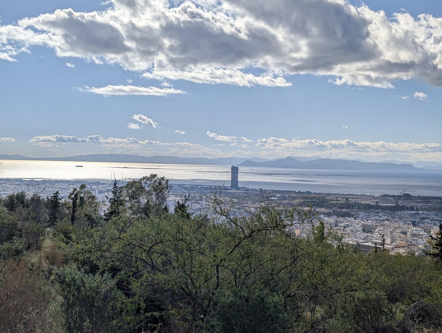 Very beautiful skyscraper. I propose to put another 30 so that the sea cannot be seen.
