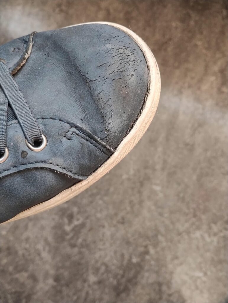 Sneakers from DinSko after only 7 months of light use.... Where can I buy something better?
