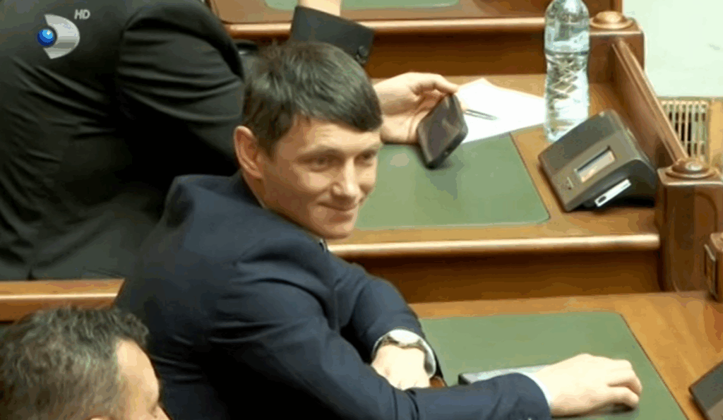 PSD Senator Paul Pintea was chased by the police in Zalău and blocked, because he had a suspended license and refused to stop at the policemen's signals. Entered into parliament on the POT lists, he is already sentenced to a year and a half in prison for two other similar acts