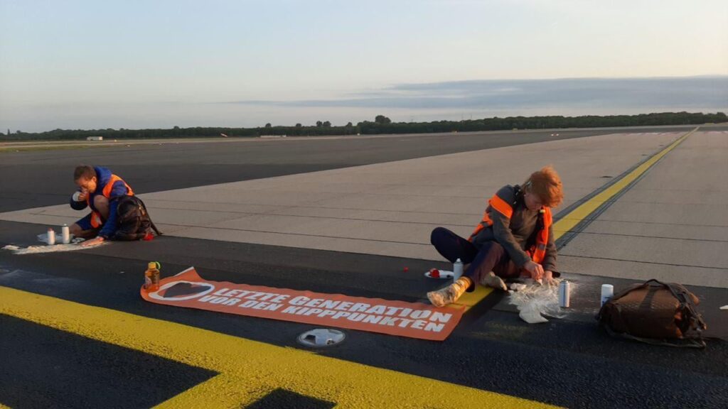 The airline (Lufthansa) sued Last Generation (for blocking the airport). Activists will pay huge compensation [Kraj: Niemcy]