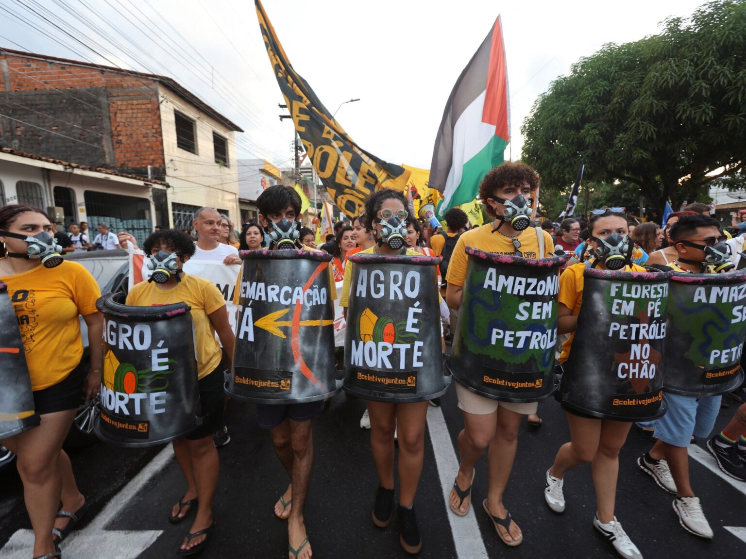 Countries sharply split on fossil fuels on COP30 climate summit final day | Climate News