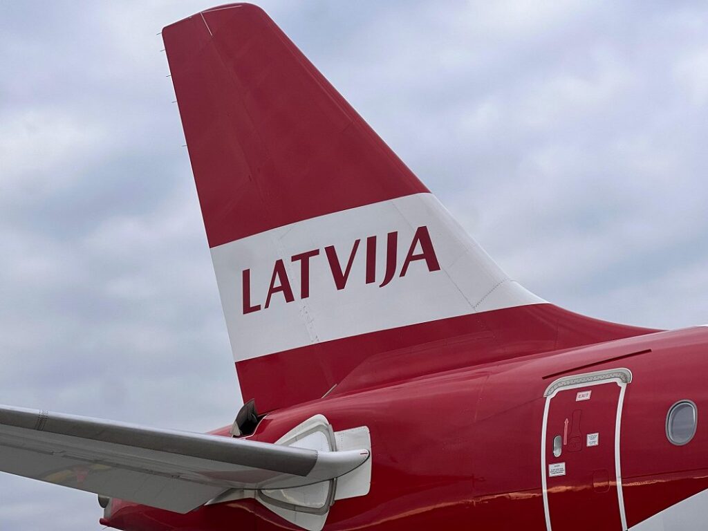 Third repatriation flight from Dubai due to depart on Saturday / Article «airBaltic» 30 gadu jubileju atzīmē ar lidojumu uz pašu pirmo galamērķi