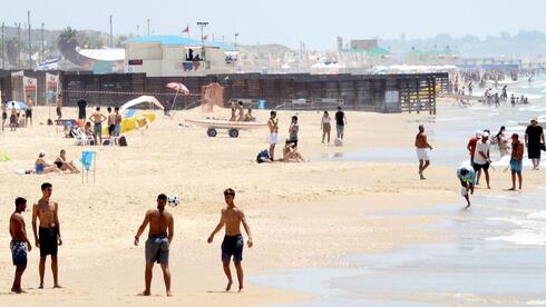 hot, clear weather across Israel as temperatures climb