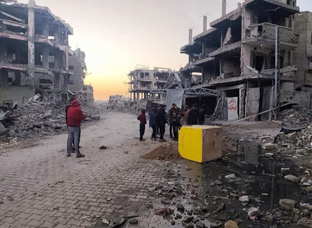 War scenes return to Gaza as Israel escalates attacks, advancing past withdrawal line