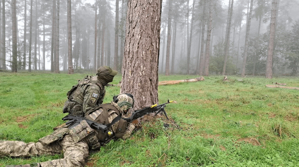 KSF instructor trains Ukrainian soldier in UK (Operation Interflex)