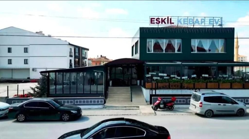 Aksaray Eskil District Director of National Education reacted to the conversion of the library he built two years ago into a restaurant. The dismissed educator took his own life.