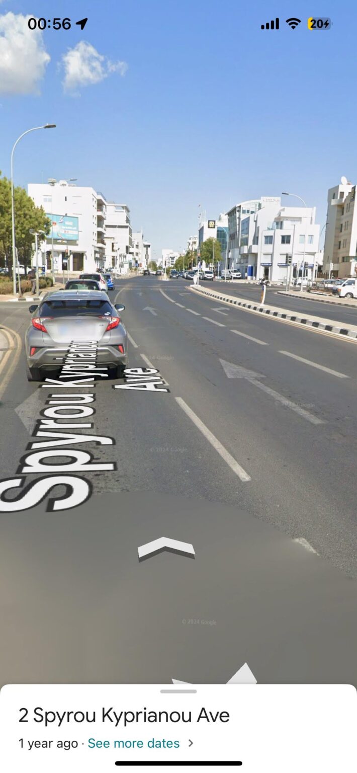 How do traffic lights work on crossroads