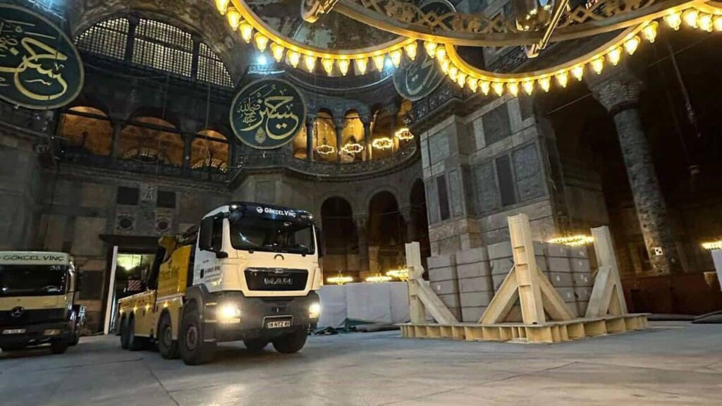 Images of trucks in Hagia Sophia: Experts reacted, the Ministry denied