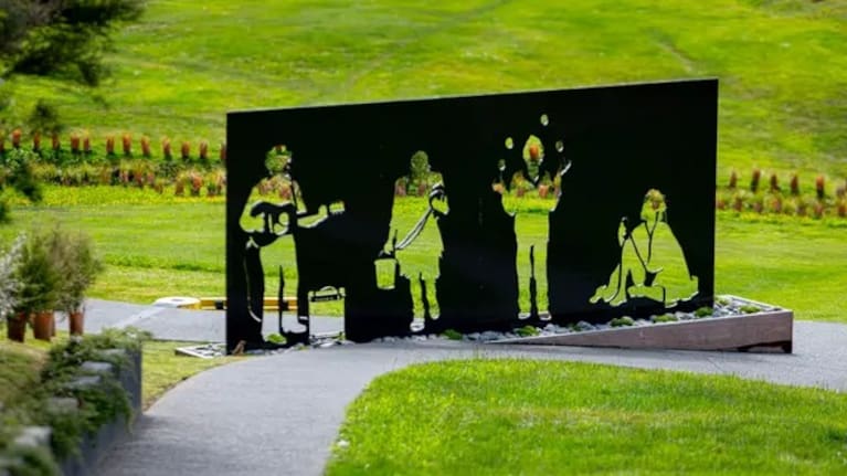 The Wellington Street Icons piece is a tribute to four well known central Wellington men - Mike the Juggler, Kenny, Bucket Man and Blanket Man. 