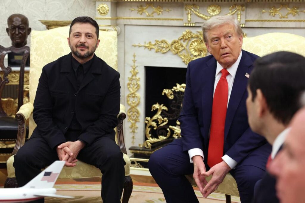 U.S. President Donald Trump meets with Ukrainian President Volodymyr Zelensky in the Oval Office at the White House on August 18, 2025. (AFP Photo)