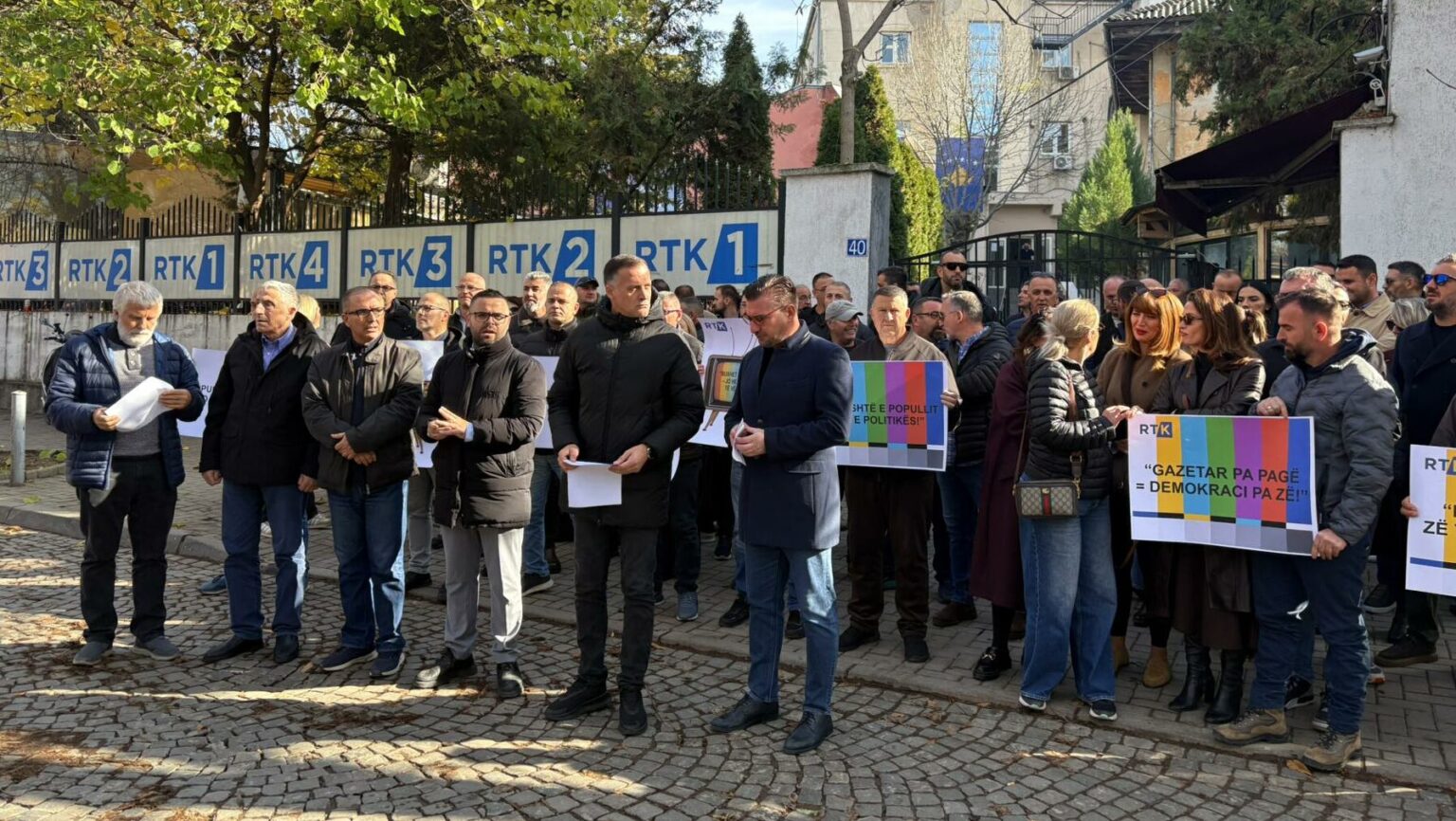 Kosovo Public Broadcaster’s Staff Protest Over Unpaid Wages