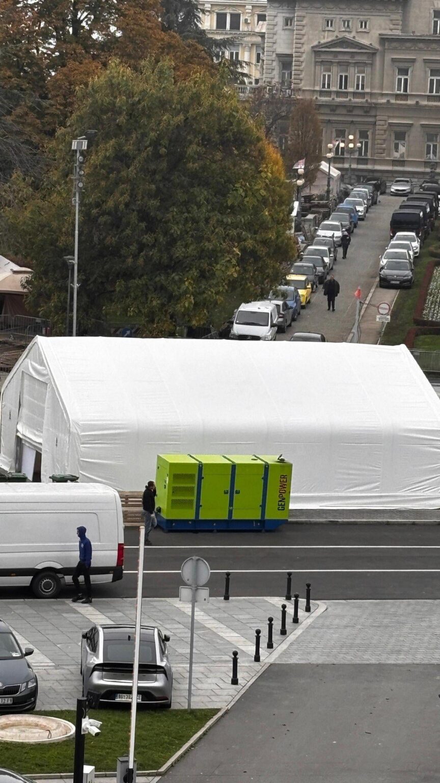 A 20,000-euro unit that consumes 30 liters of diesel per hour of operation has arrived in Ćaciland.