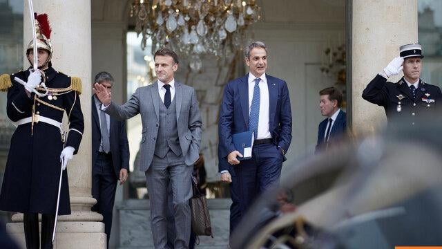Le Monde: Greece's decision to repay a €1.1 billion loan early is an "unexpected benefit" for France.