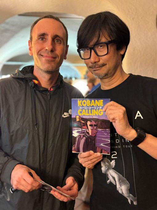 Hideo Kojima holding a pro-PKK book by a far-left Italian cartoonist Zerocalcare