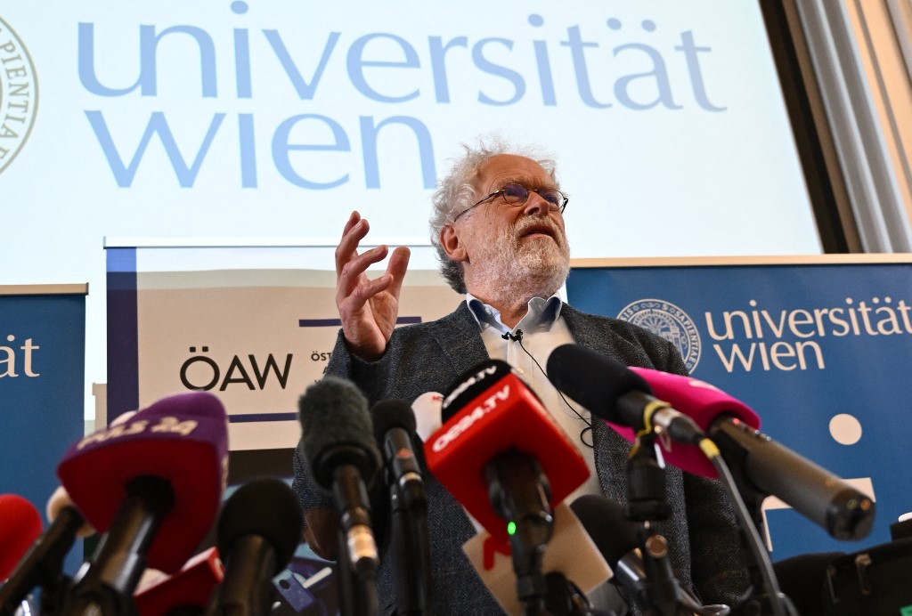 Austrian physicist Anton Zeilinger addresses a press conference on October 4, 2022 at the Institute of Quantum Physics of the University in Vienna, after he was awarded with the 2022 Nobel Prize in Physics. 