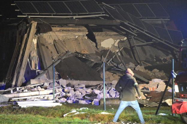 An image showing the scene of a roof fall at a company in Veľké Kapušany on 23 December 2025.