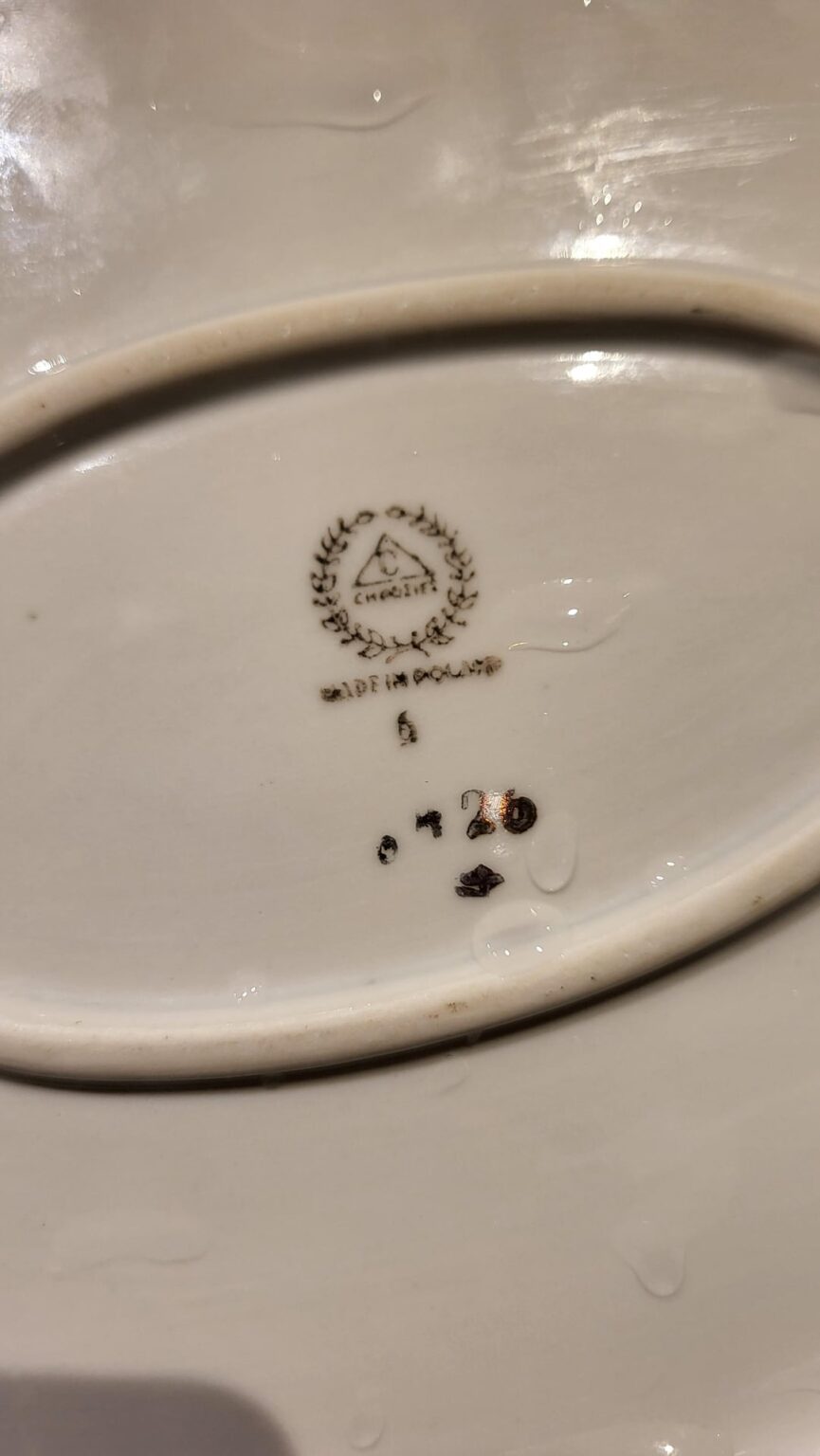 Broke my brother-in-law's, oval porcelain playe that he inharited from his late grandmother. Please help me identify it so I can hopefully replace it.