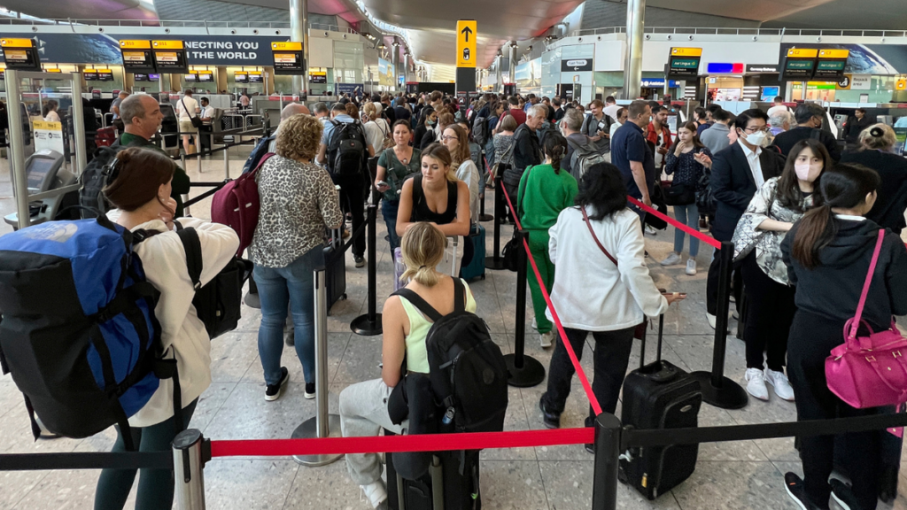 Airlines including Qantas and Virgin Australia brace for record summer travel amid delay warnings