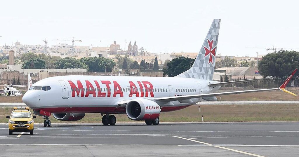 Sunshade detaches on Malta Air flight, hits engine lever, issues urgency signal