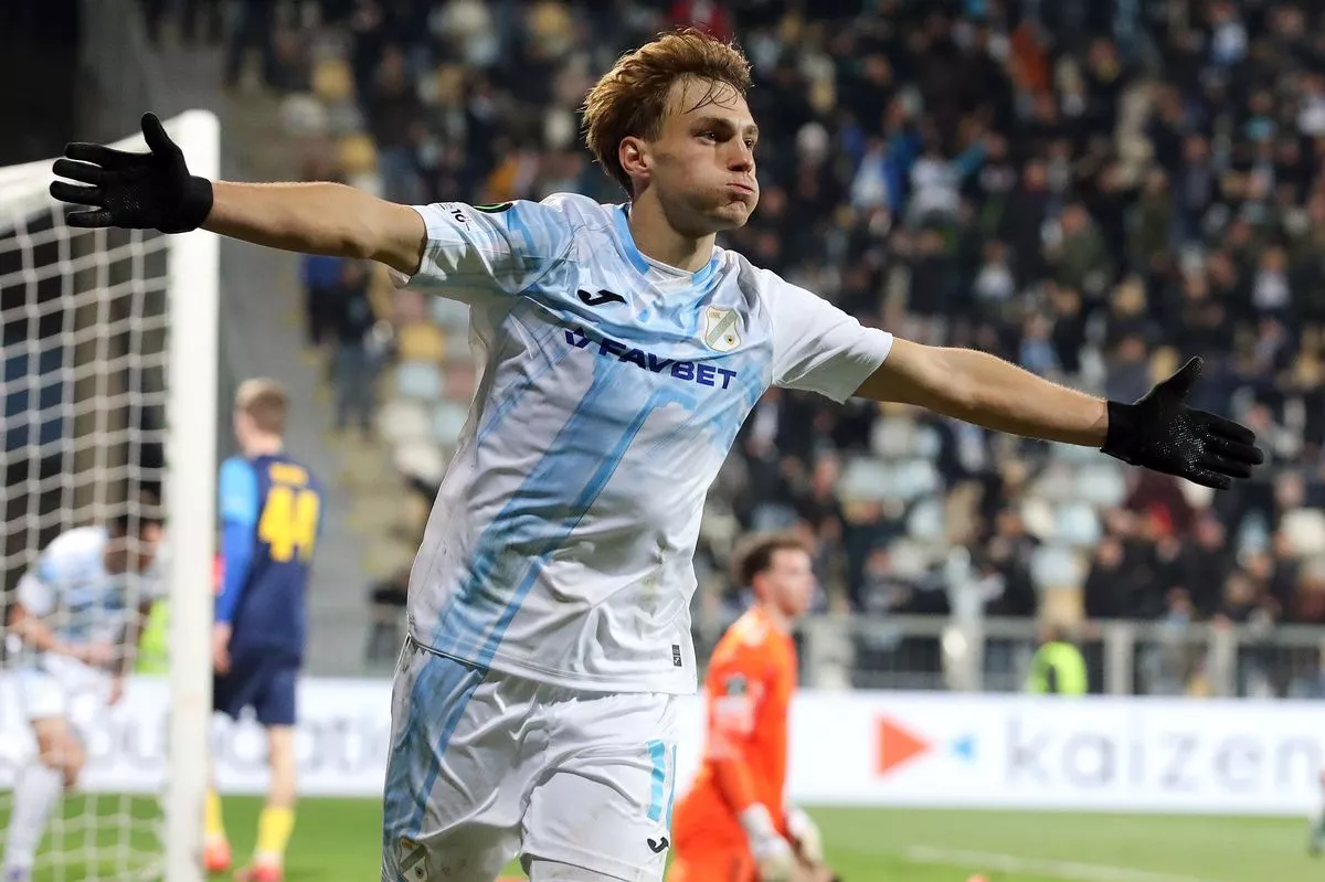 Toni Fruk celebrates
