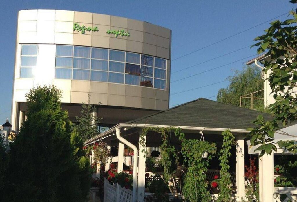 BREAKING The state company ESZ Prahova, accused of causing the water crisis, bought the "Regina Noptii" hotel in 2022 for 10 million lei for the headquarters. The company is a collection of PSD-PNL sinecures