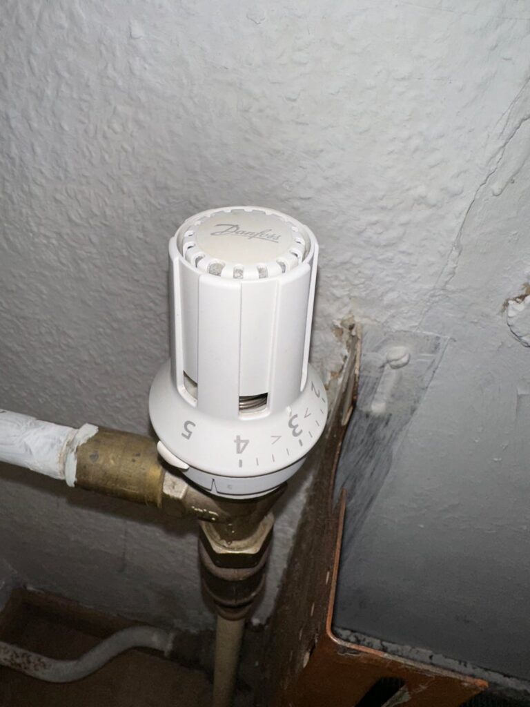 How do I turn heating on in my apartment ? How do I turn heating on in my apartment ?