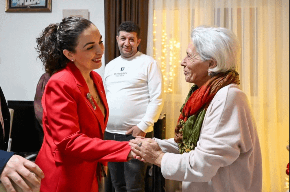 The President of Kosovo, Vjosa Osmani, spent Christmas Eve with the family of Vjekoslav Tošić, a Kosovar Croat from the town of Janjevo.