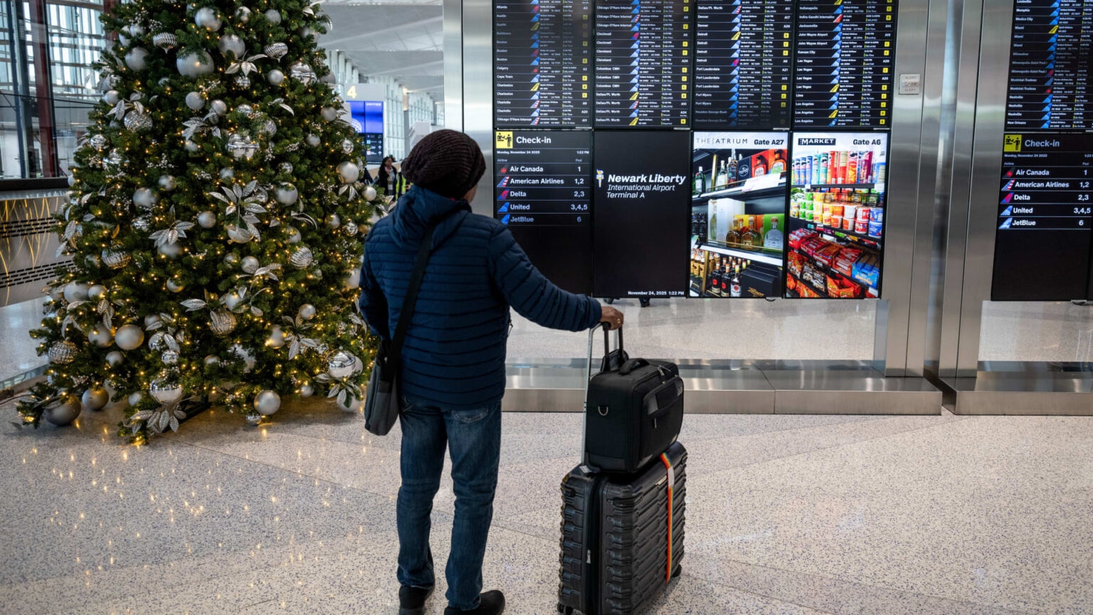 Airlines cancel more than 1,400 flights for winter storm Airlines cancel more than 1,400 flights for winter storm